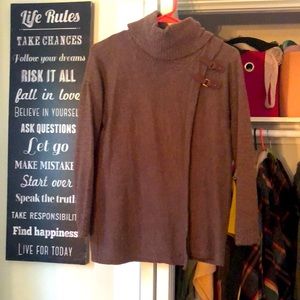 Brown sweater with two buckles on the shoulder